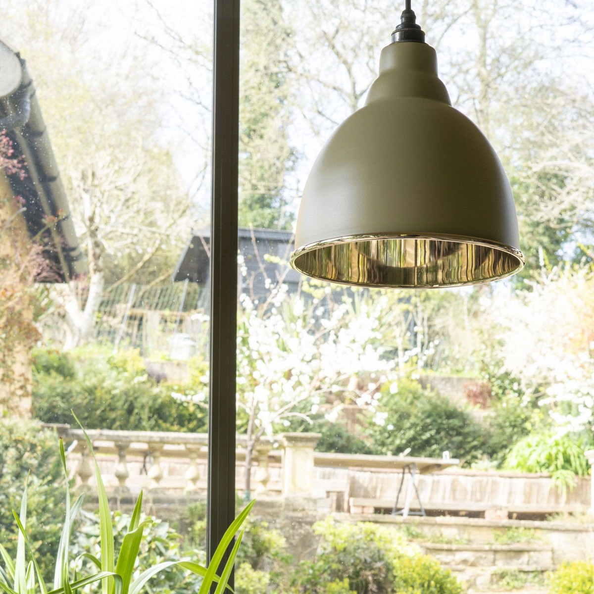 Smooth Nickel Brindley Pendant in Tump