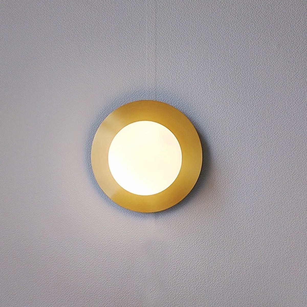 Glenyurri Orb Glow Wall Light