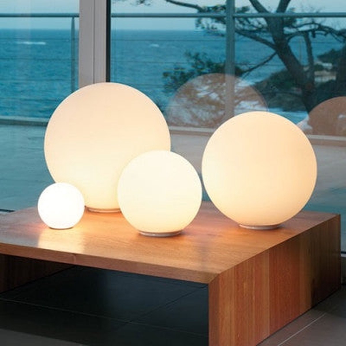 Glow Ball Table Lamp