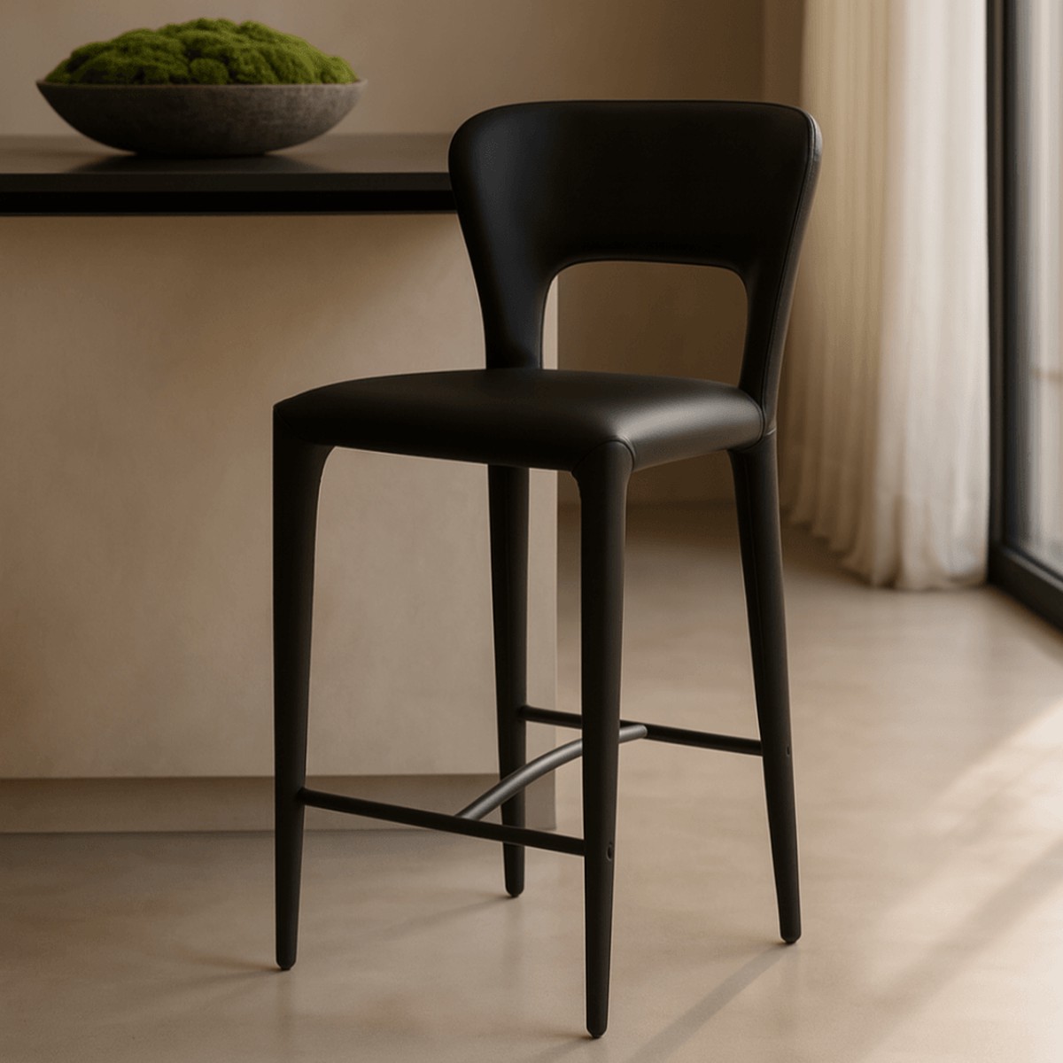 Pari I Mustang Black Bar Stool