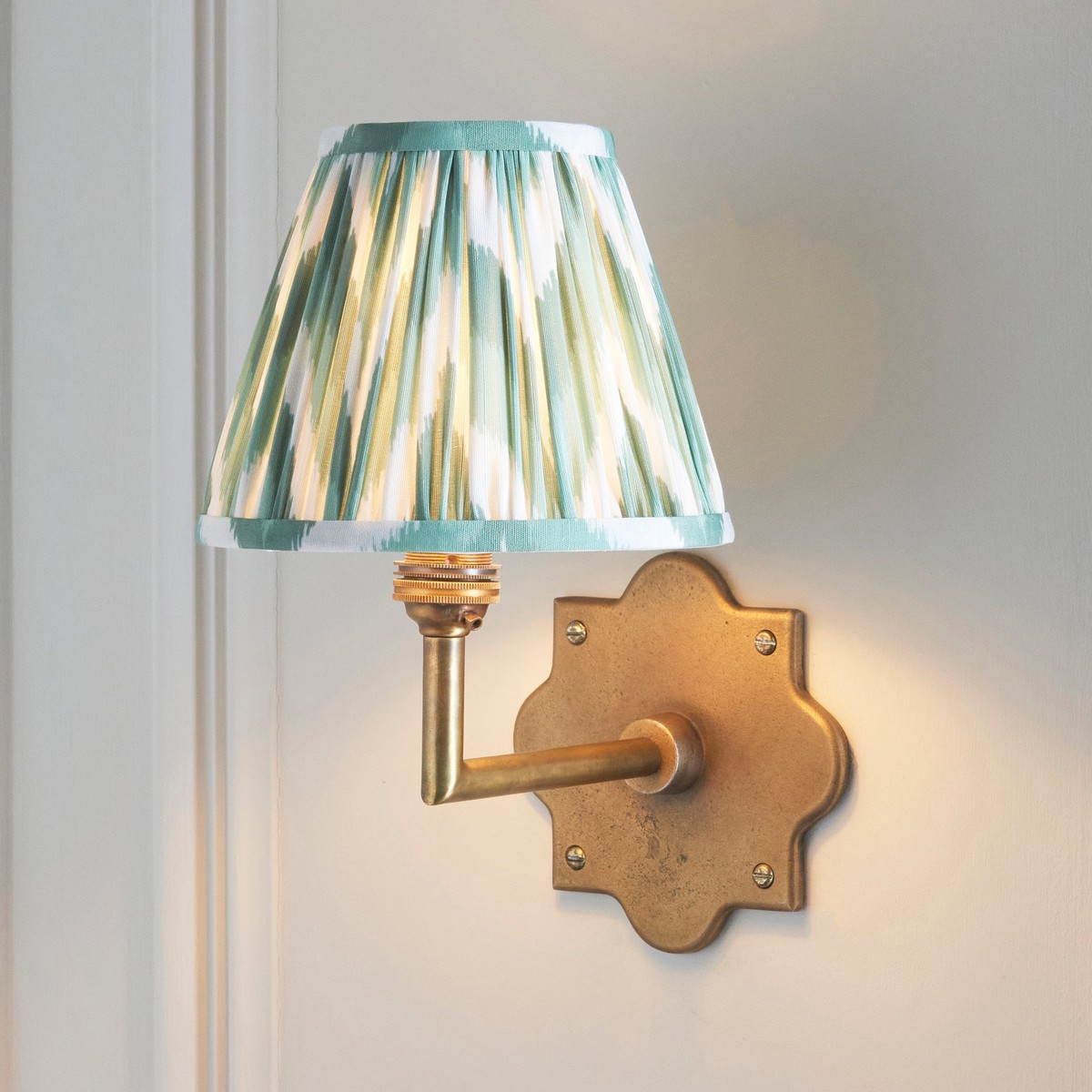 Anvil Angle & Zigzag Cotswold Green Wall Light 16 cm